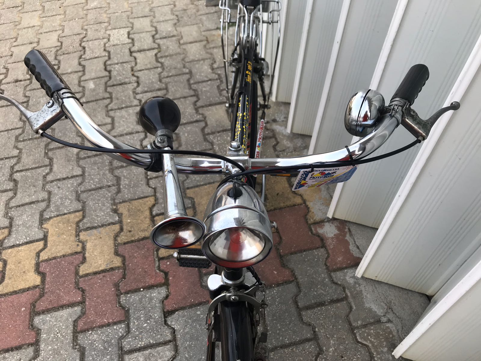 RESTAURADA COMO NOVA